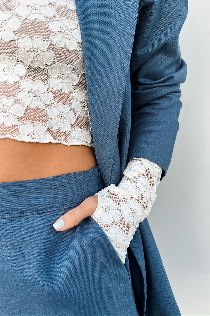 blazer azul feminino, blazer com bolso azul, blazer casual moderno, blazer feminino alfaiataria, blazer azul elegante, blazer leve feminino, blazer azul para look de trabalho, blazer minimalista casual, blazer feminino social, moda feminina azul