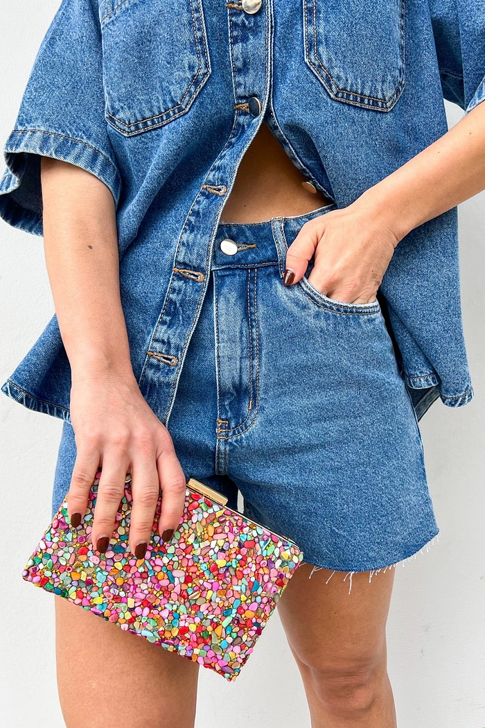 Shorts Jeans Dark Bia MiniMoni, vista frontal, denim em lavagem escura (índigo) e caimento confortável — foco no shorts