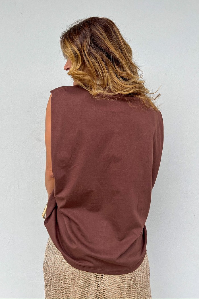 Regata Bat Marrom Cacau Vista Traseira Caimento - Minimoni