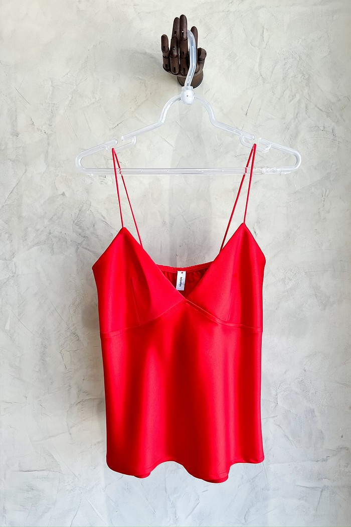 Blusa bustiê vermelha Satin, frente completa com decote taça, brilho acetinado – Minimoni