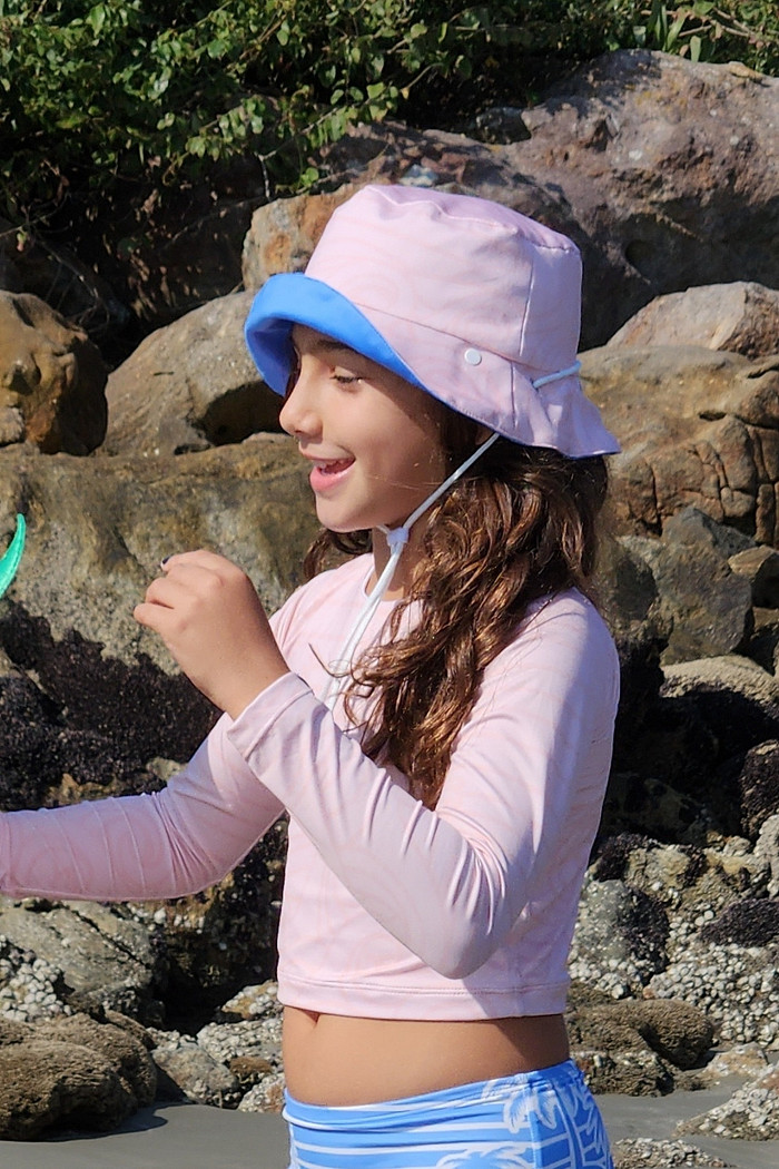 Chapéu infantil Proteção Solar UV 50+ Dupla Face Rosa e Azul Beach On