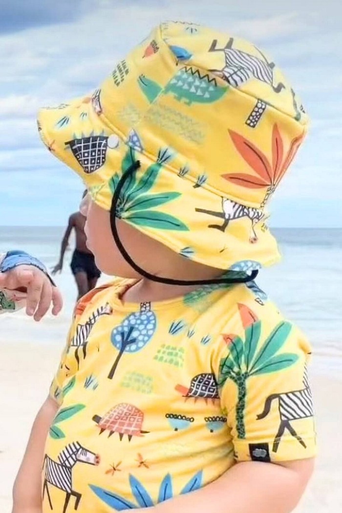 Chapéu infantil Proteção Solar UV 50+ Dupla Face Praia e Piscina Amarelo Safari