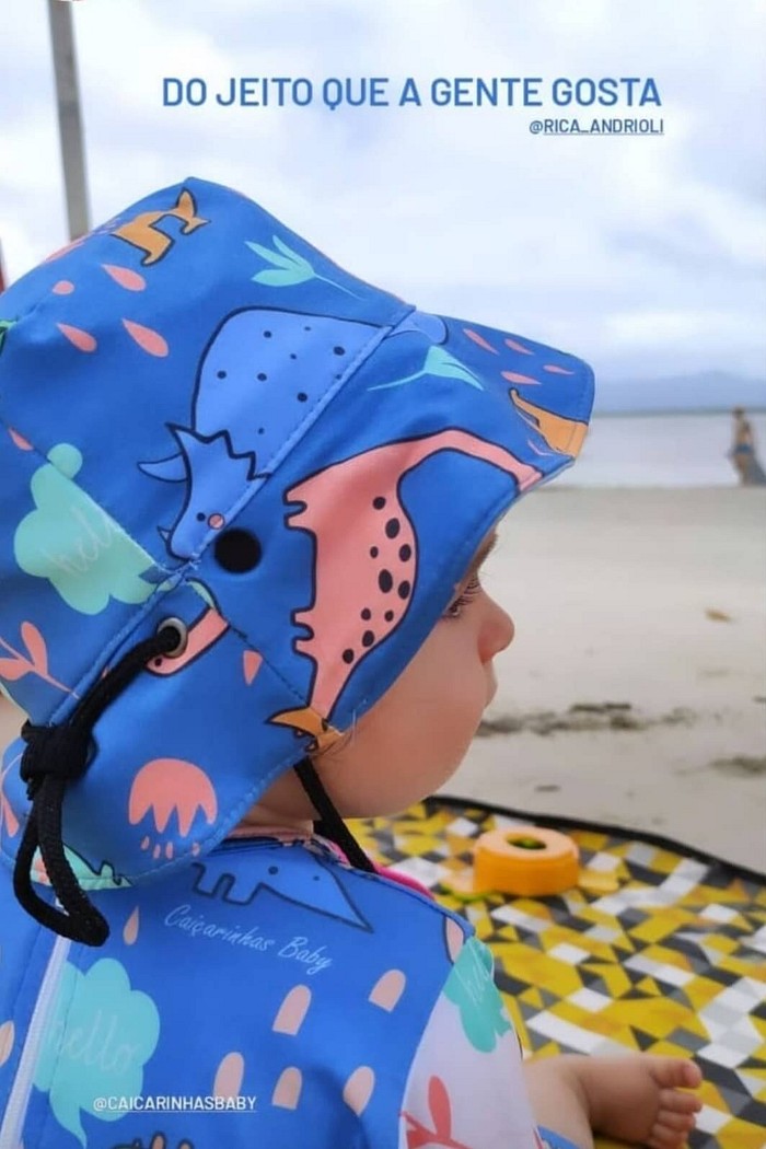 Chapéu infantil Proteção Solar UV 50+ Dupla Face Praia e Piscina Azul Dinossauros