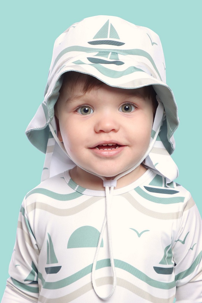 Chapéu infantil Proteção Solar UV 50+ Dupla Face Ajustável Off White Barquinhos