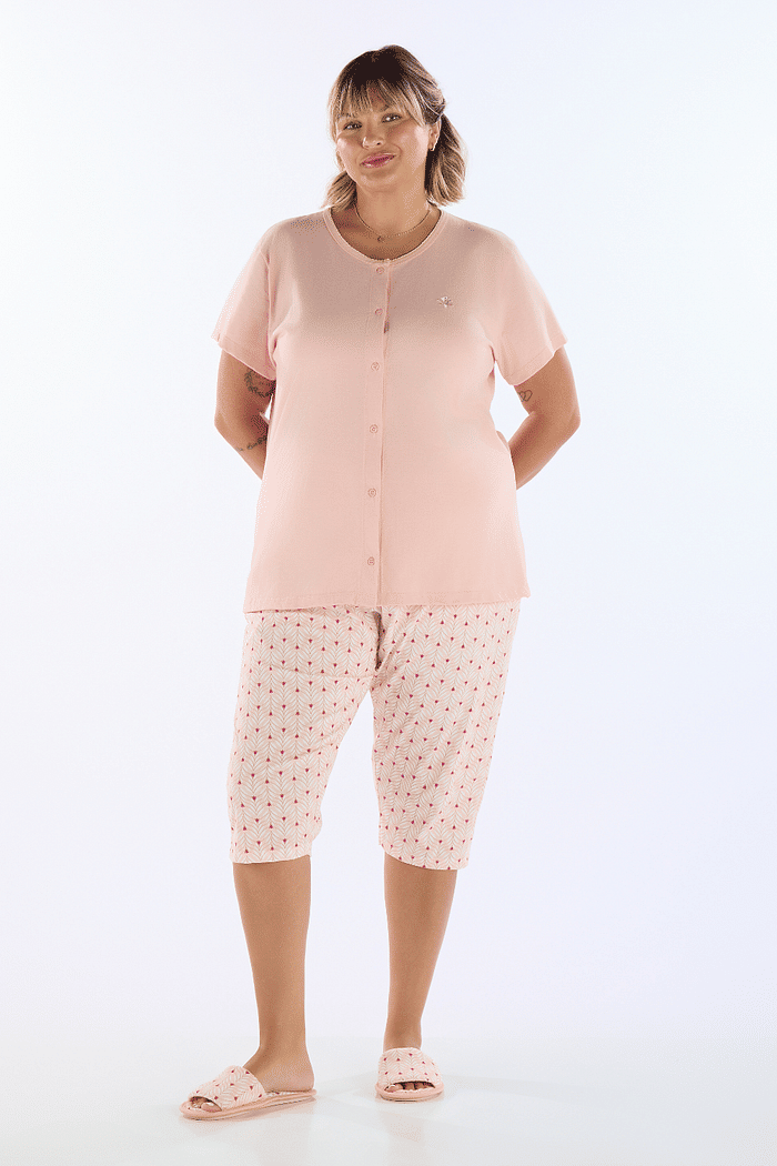 PIJAMA MEIA MANGA ABERTURA FRONTAL EM MEIA MALHA COM CAPRI EM MALHA ROTATIVA FEMININO
