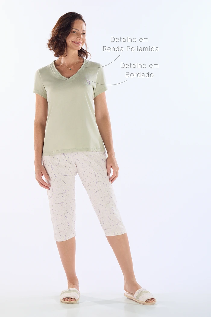 PIJAMA MEIA MANGA EM MEIA MALHA COM CAPRI EM MALHA ROTATIVA FEMININO 