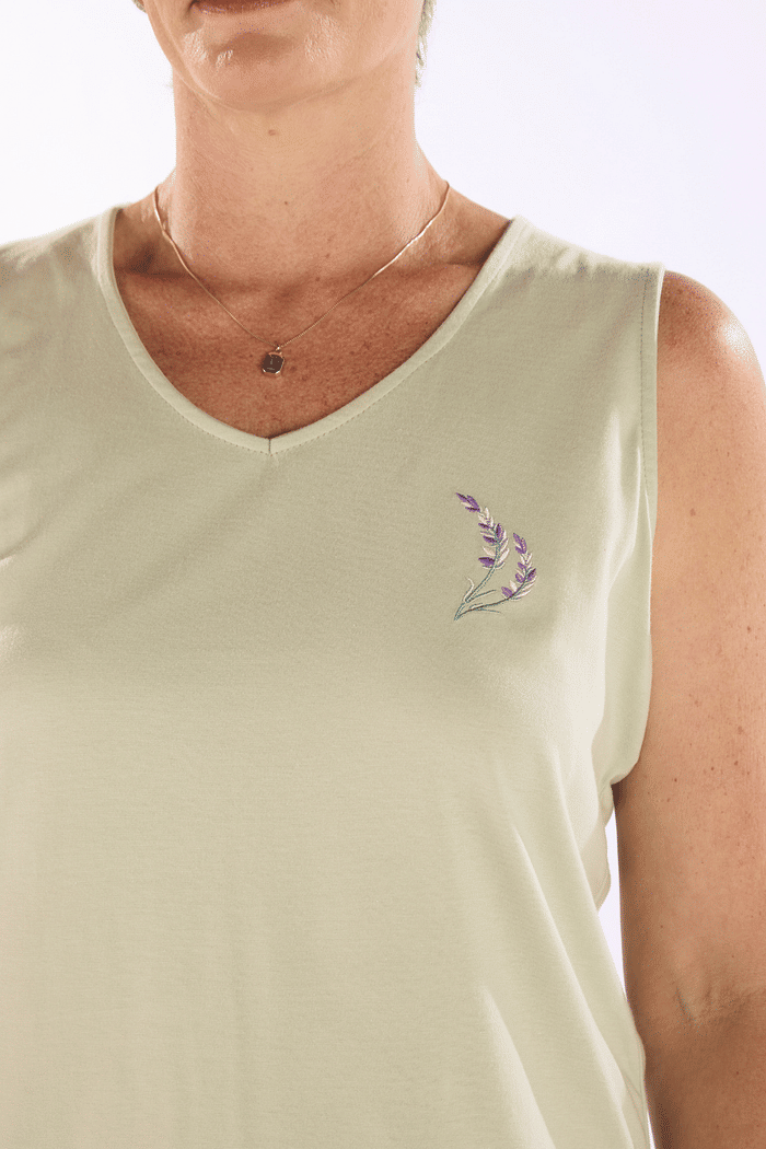 PIJAMA REGATA EM MEIA MALHA COM BERMUDA EM MALHA ROTATIVA FEMININO 