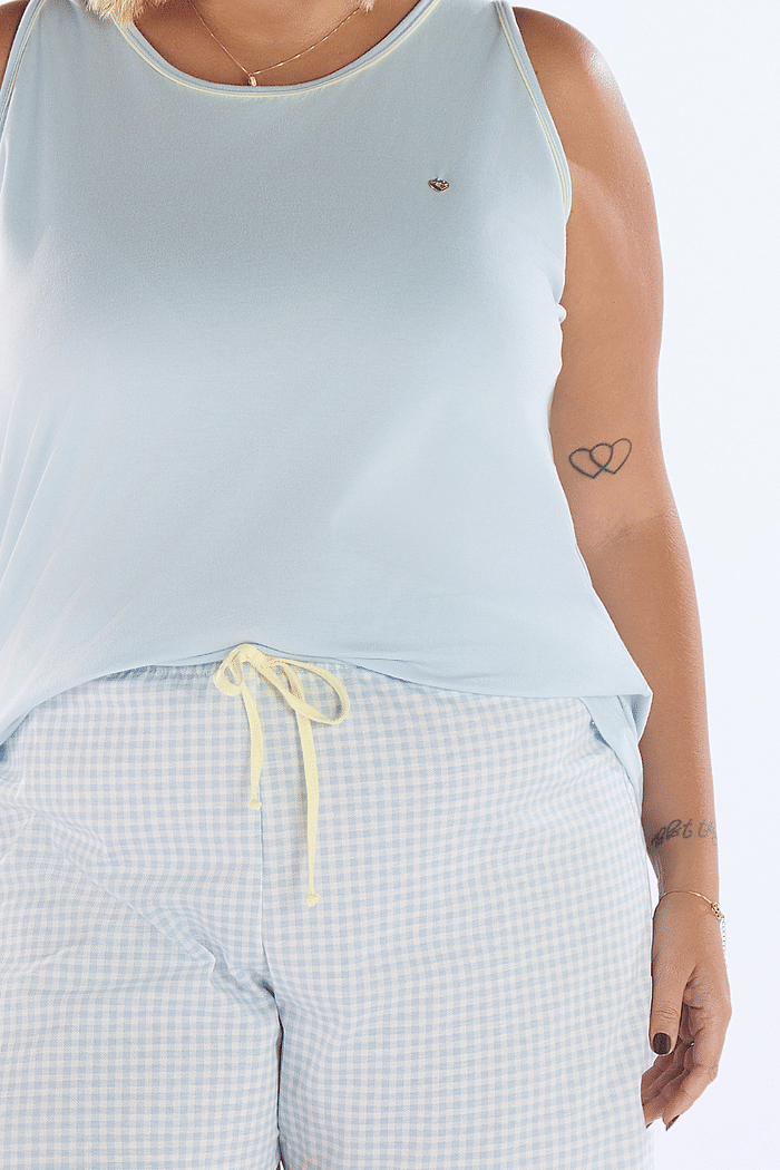 PIJAMA REGATA EM MEIA MALHA COM SHORTS EM MALHA ROTATIVA FEMININO