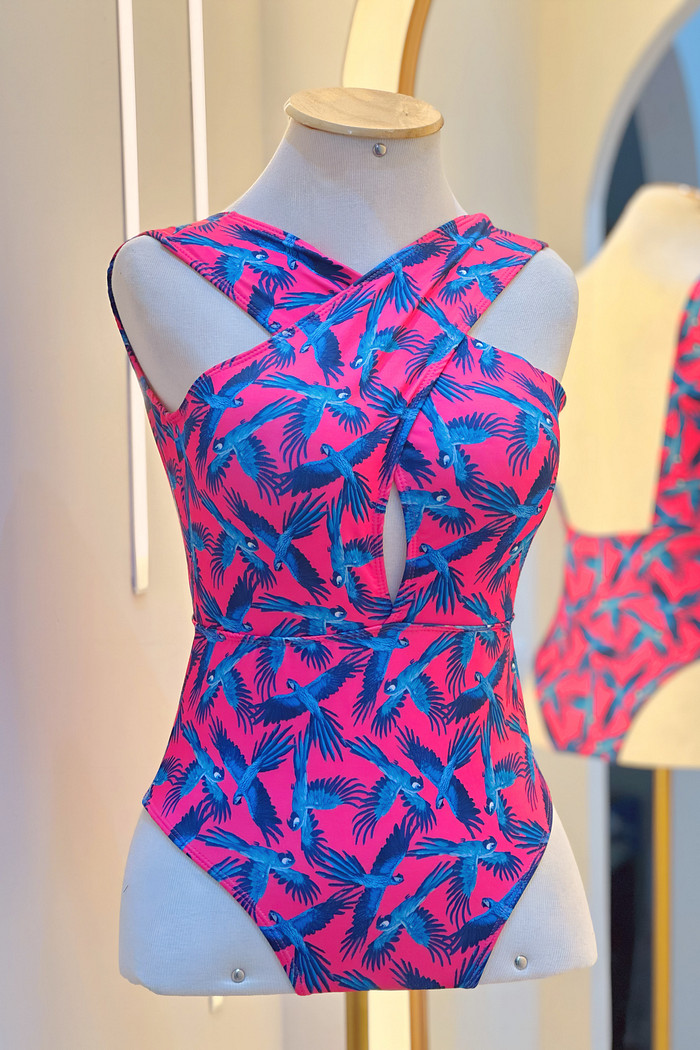 Maiô cruzado ararás