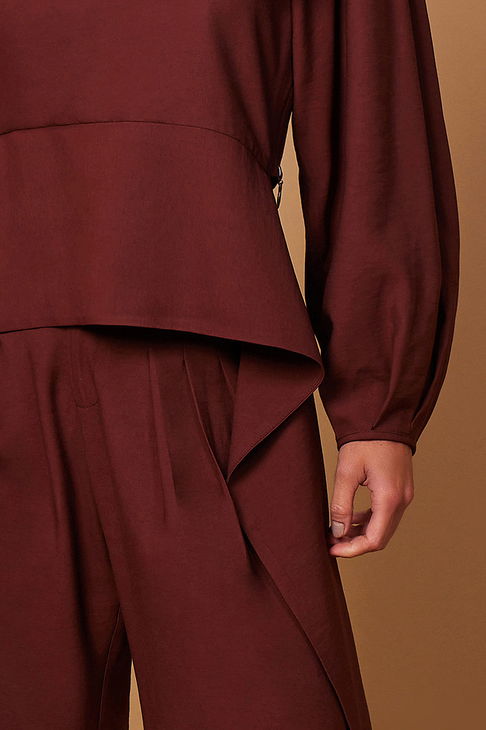 BLUSA BICO COM MANGAS BUFANTES