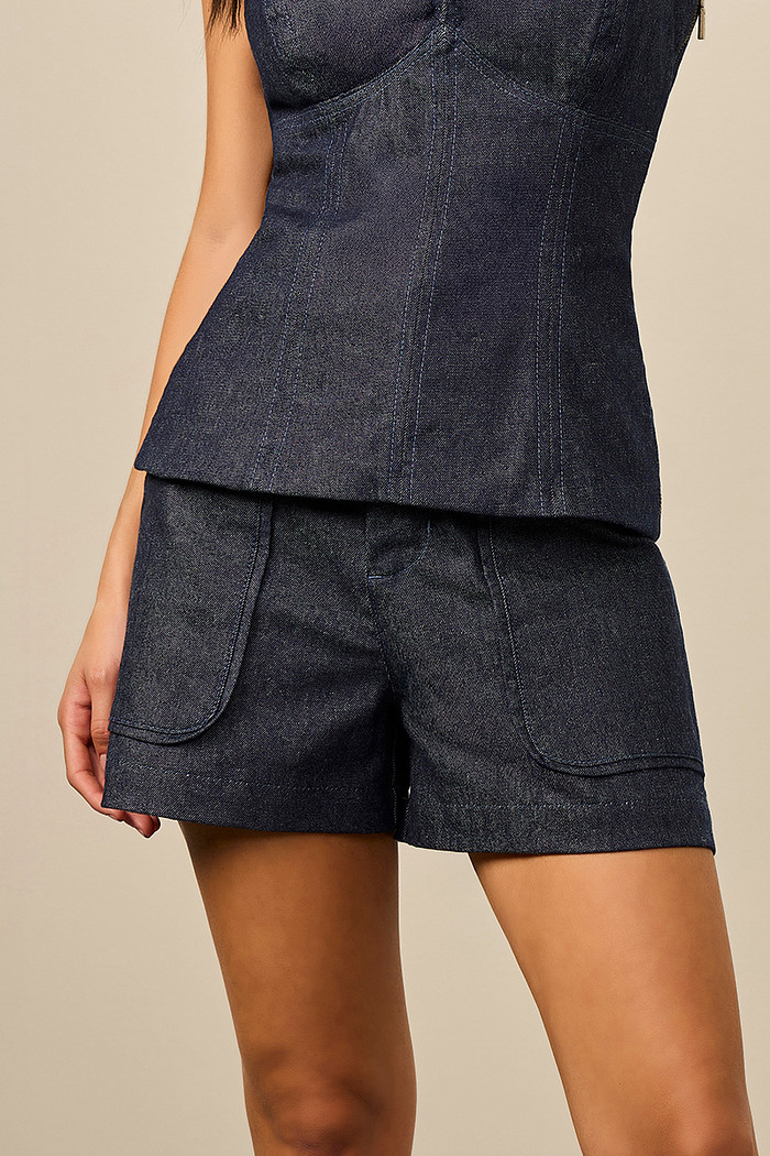 SHORTS JEANS CURTO BOLSOS SOBREPOSTOS