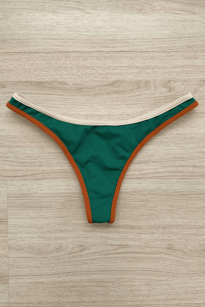 Calcinha de biquíni Duda Trio VIBE BIKINIS estilo fio dental, cor verde com viés tricolor (bege e terracota), vista de cima.
