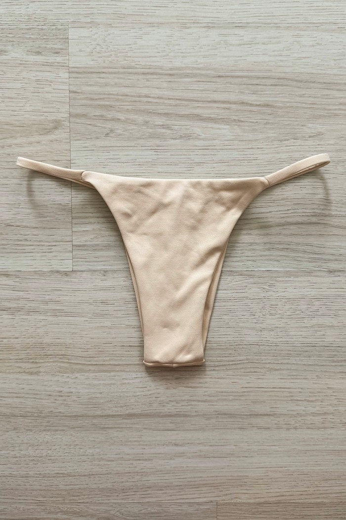 CALCINHA DE BIQUÍNI FIXA FIO DUPLO CARLY OFF-WHITE