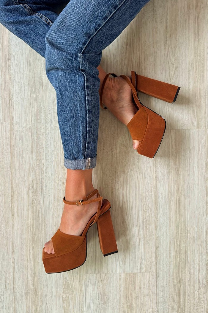 Sandália Tina Caramelo  Plataforma com Salto Bloco