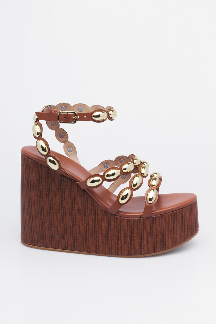Sandália Giulia Camel – salto plataforma amadeirado com tiras glamourosas