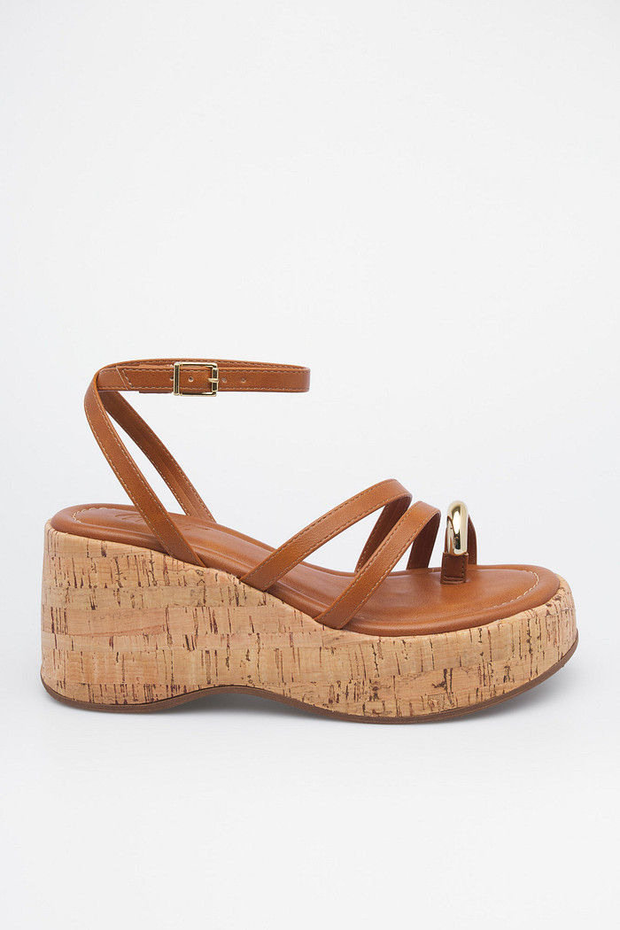 Sandália Plataforma Valentina Camel vista lateral com salto em cortiça