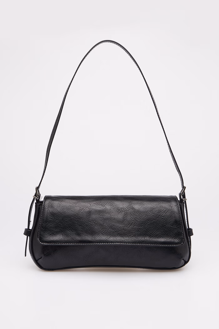 Bolsa Thayla Preto MIST - bolsa feminina preta pequena estilo baguete com alça ajustável e acabamento minimalista