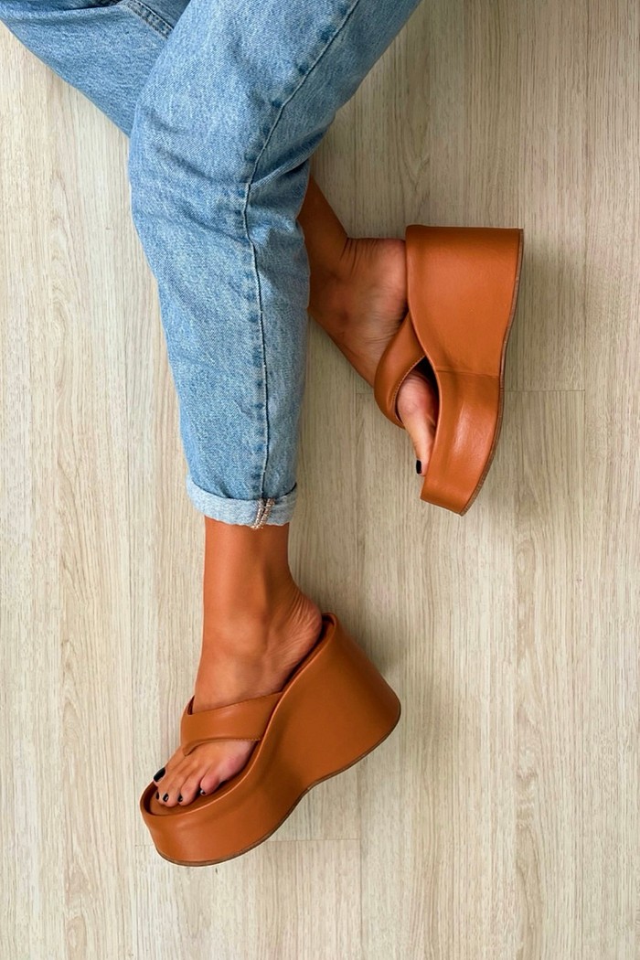 Flat Kauana Caramelo