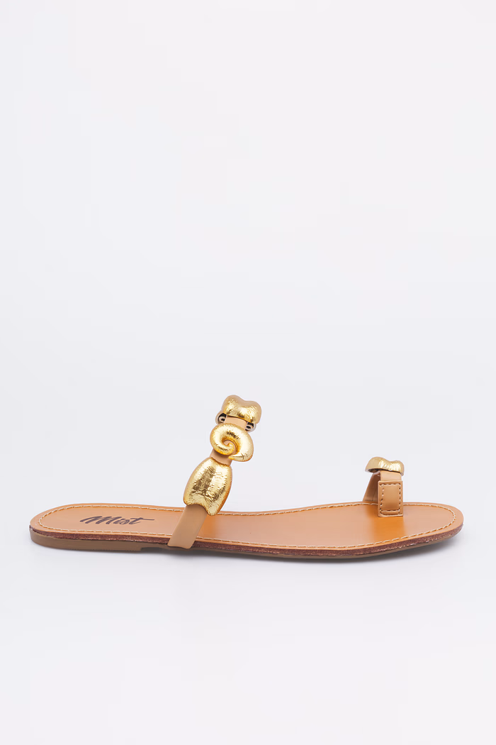 Rasteira Sienna Nude com conchas douradas