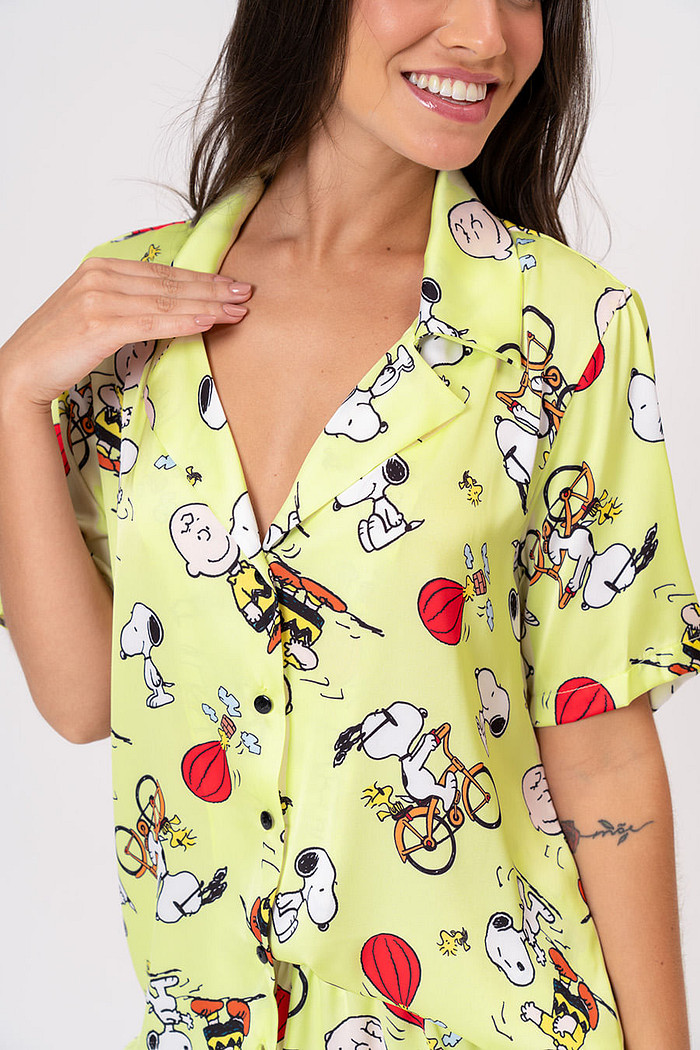 PIJAMA AMERICANO ACETINADO CURTO - SNOOPY'S DAY