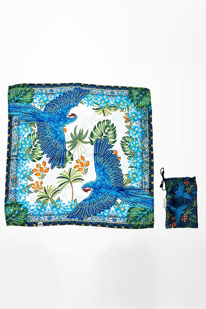 Lenço Quadrado Arara Bordado Barra