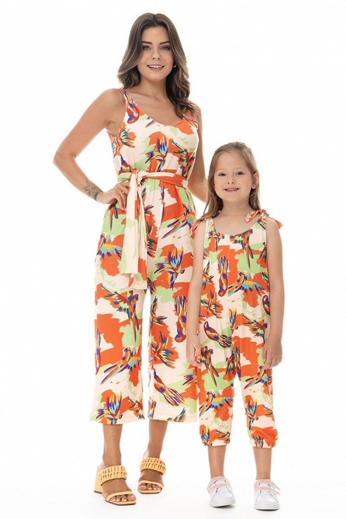 Macacão Infantil Com Bolso Pássaros Pinceladas Coloridas