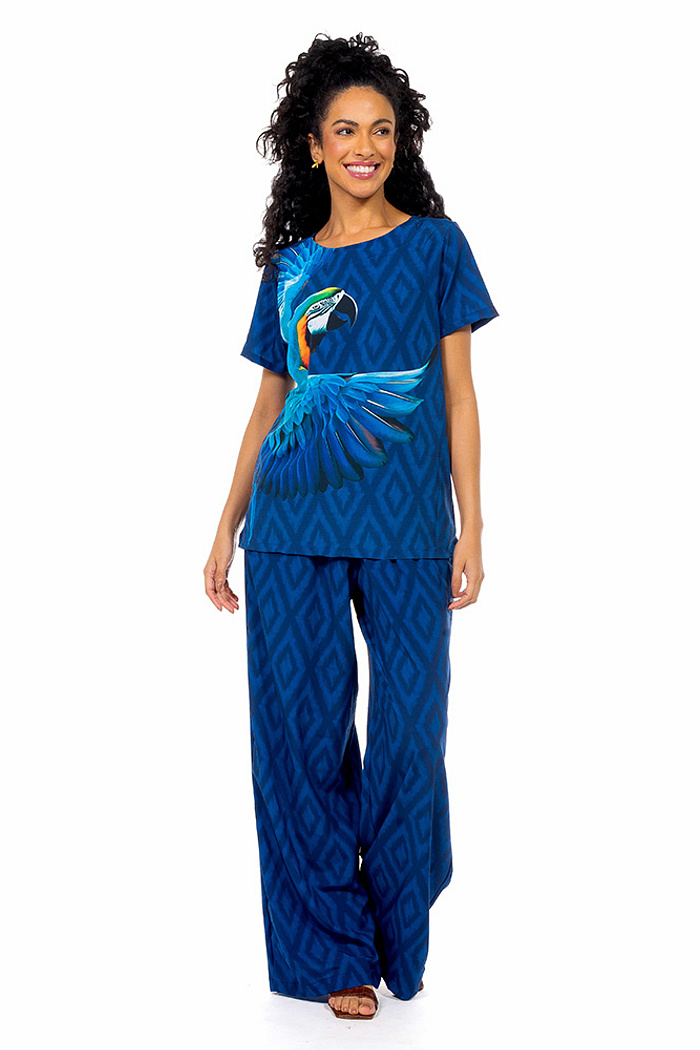 Blusa Atena Maxi Arara Fundo Azul