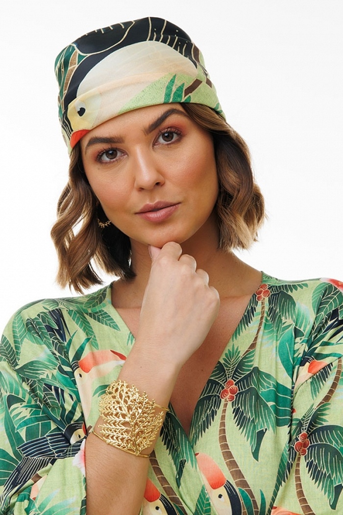 Lenço Quadrado Tucano Hibisco com Fundo Verde