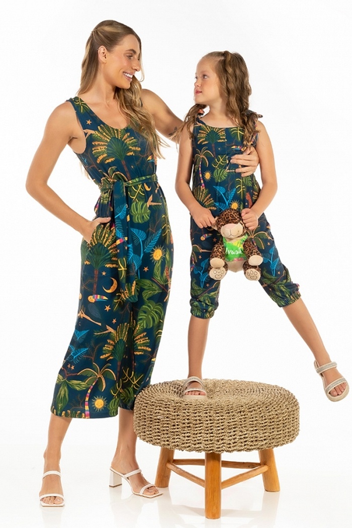 Macacão Infantil Com Bolso Onça Tucano Folhagens Céu