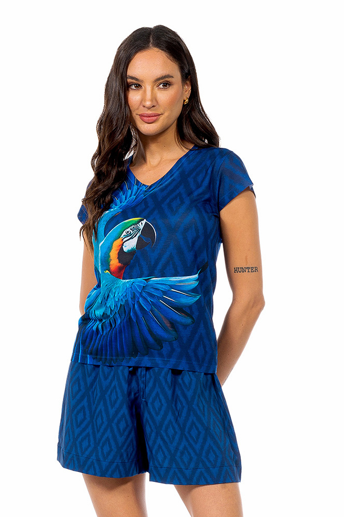 Baby Look Florata Maxi Arara Fundo Azul