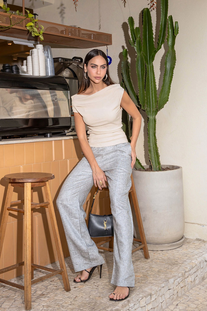 Blusa Assimétrica com Ombro Caído e Pregas 3 Cores