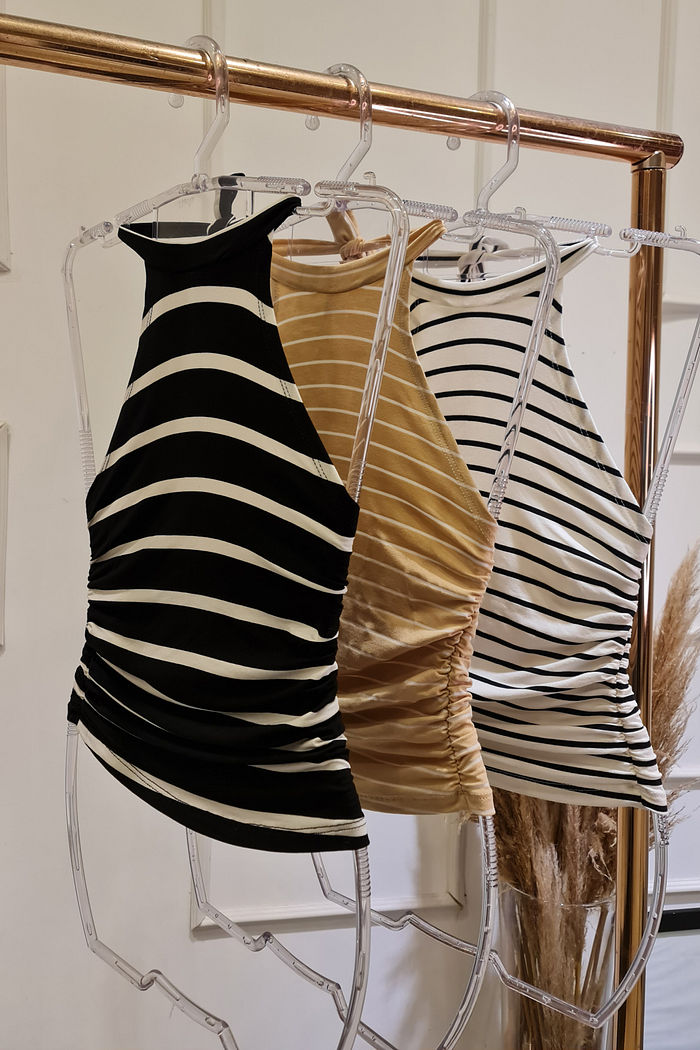 Blusa Listrada Frente Única Gola Alta