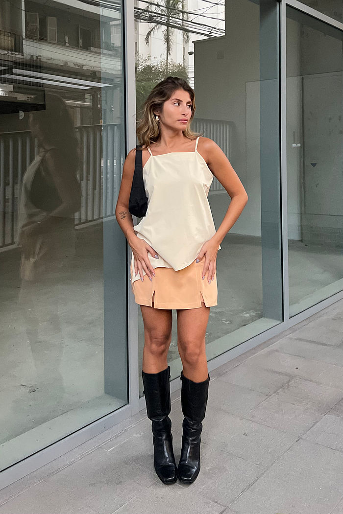 Alcinha Alongada Assimétrica Bege