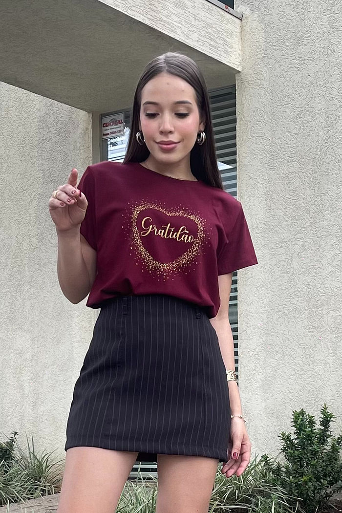 T-Shirt Coração Gratidão - Borgonha