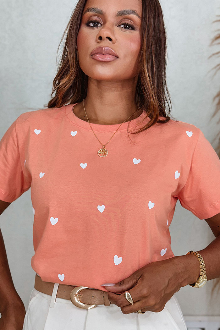 T-Shirt Corações desenhados poá - Living Coral