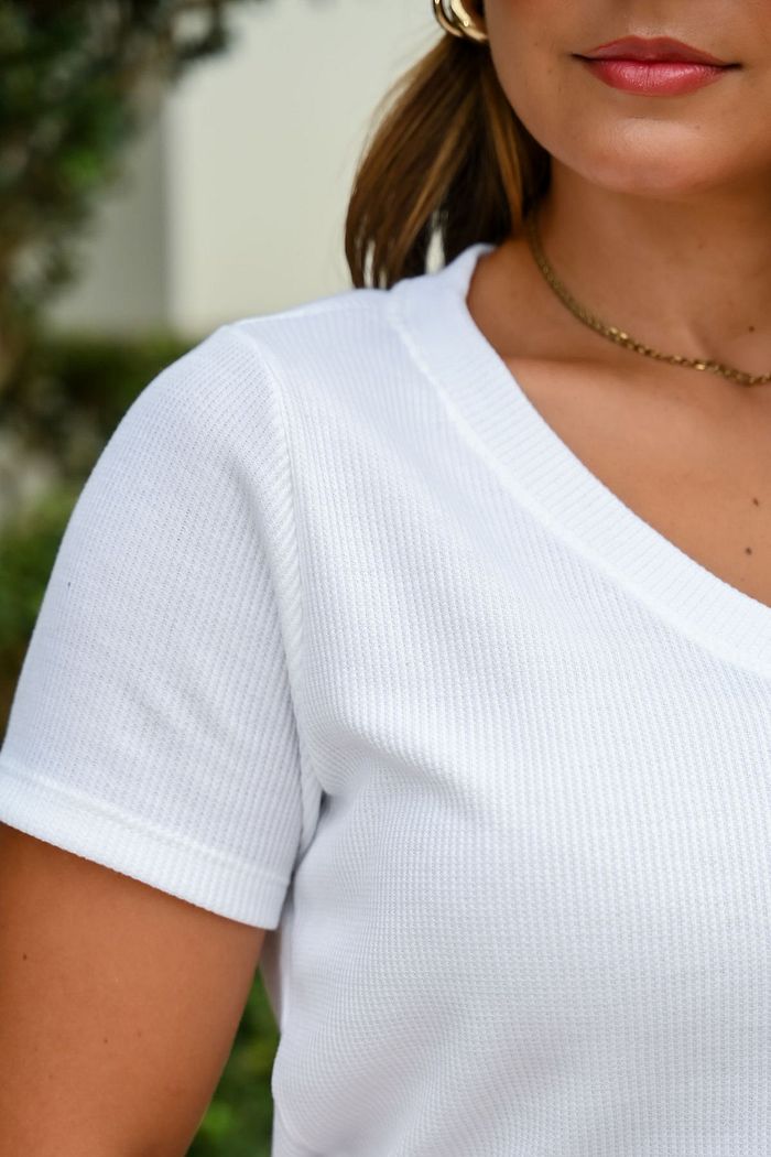 T-SHIRT BLUSA DECOTE V MALHA COLMEIA