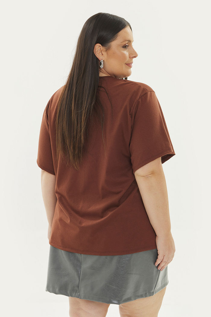 T-shirt Malha Confort Básica Nina Marrom