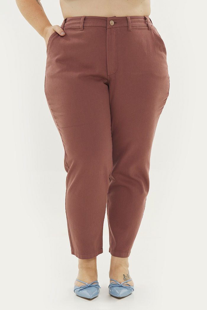 Calça Mom Sarja Trento Marrom