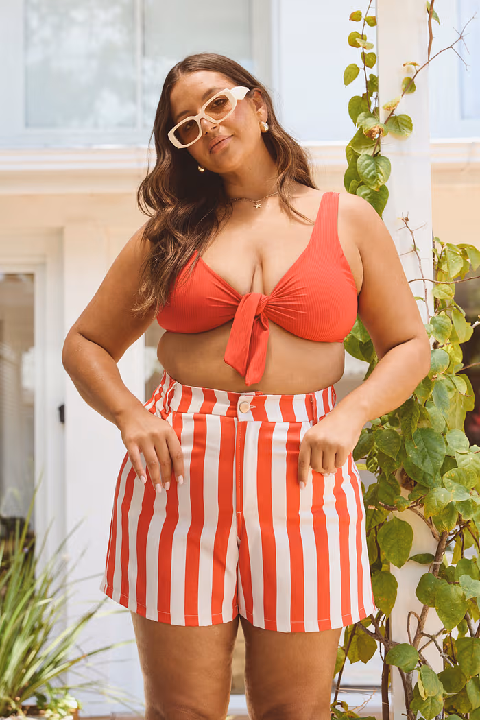 Short Sarja Olivia Listrado Vermelho