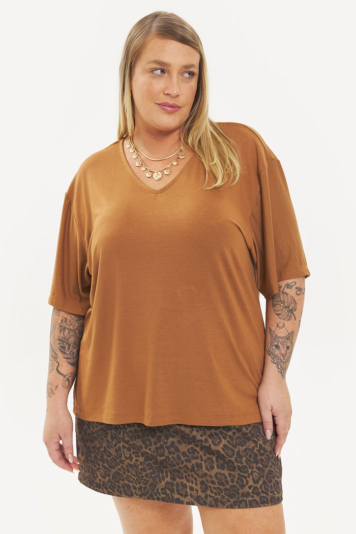 Blusa Básica Decote V Anita Camel