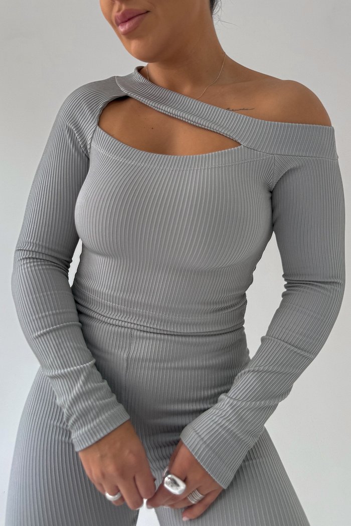 BLUSA COM RECORTE OMBRO CAROLINA NIAH