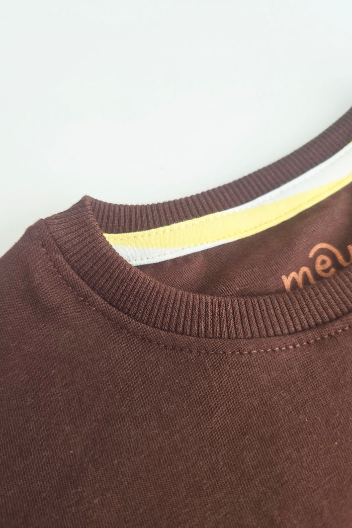 CAMISETA UNISSEX MARROM VOCÊ ME FAZ SORRIR