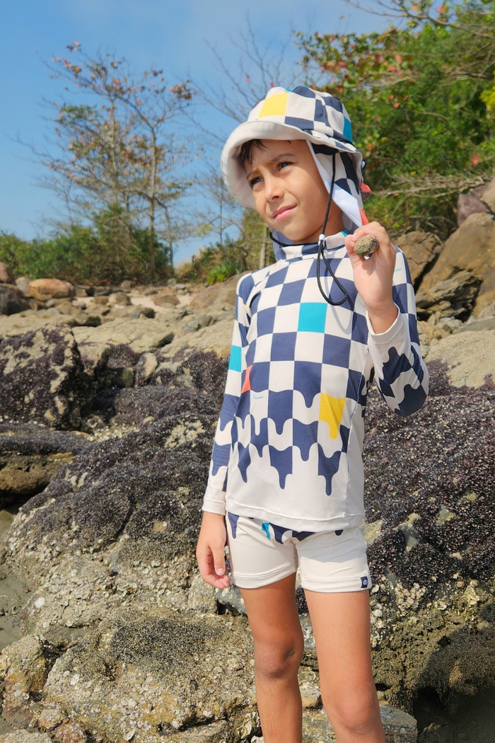 Camisa + Sunga Proteção UV50+ Confortável Off White e Preto Quadriculados