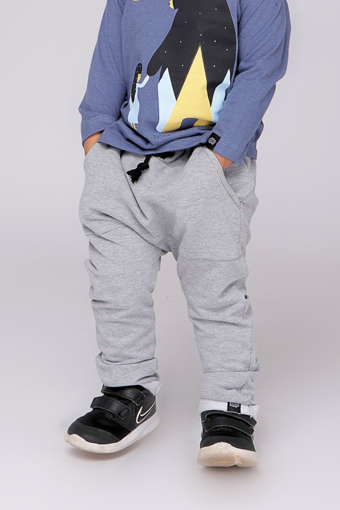 Calça Infantil Saruel Cinza Mescla com ajuste na cintura, bolso frontal em moletinho