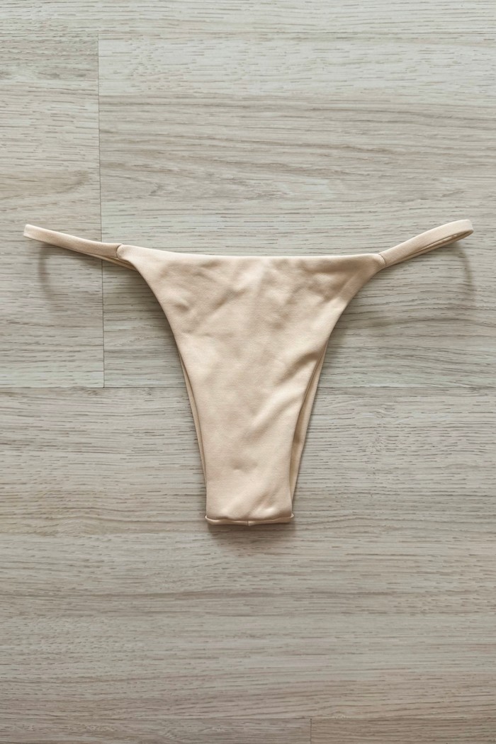 CALCINHA DE BIQUÍNI FIXA FIO DUPLO CARLY OFF-WHITE