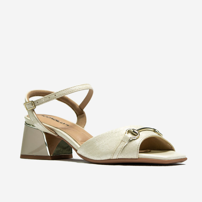 Sandália Piccadilly Bico Quadrado Cabedal Tira Croco Aplicação Metal Salto Verniz Baixo Grosso Off W