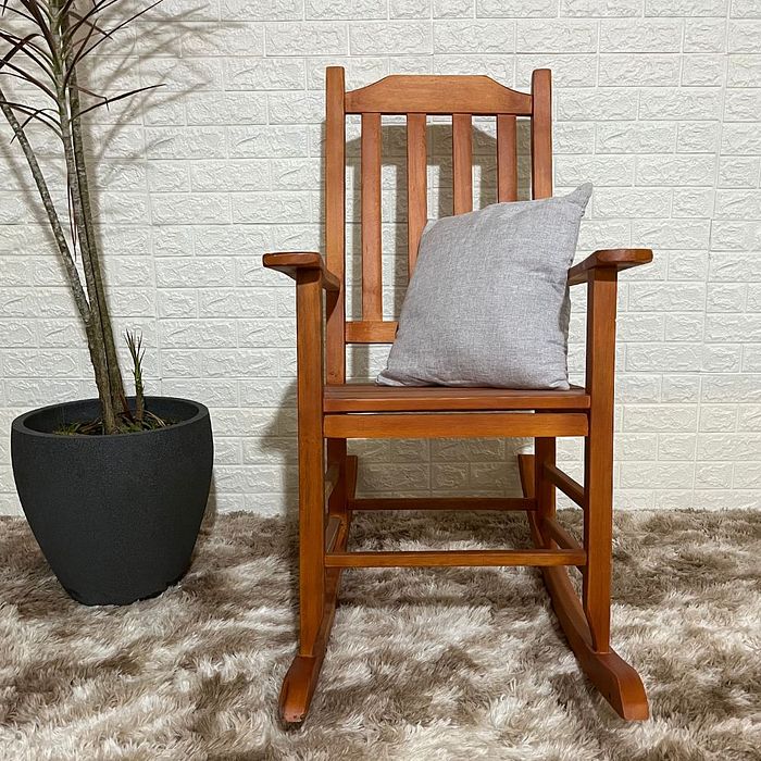 Cadeira de Balanço De Madeira - Verniz