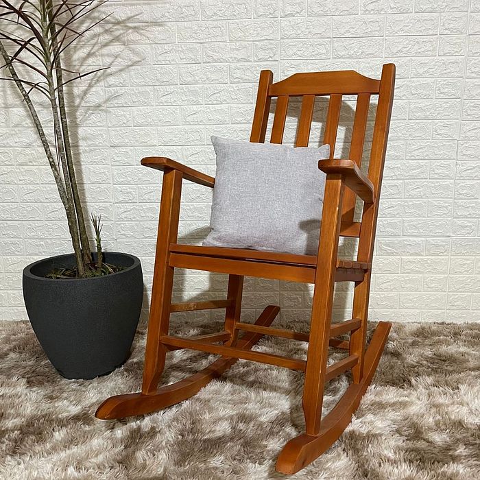 Cadeira de Balanço De Madeira - Verniz