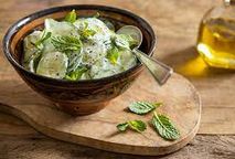 SALADA DE PEPINO COM IOGURTE E HORTELÃ